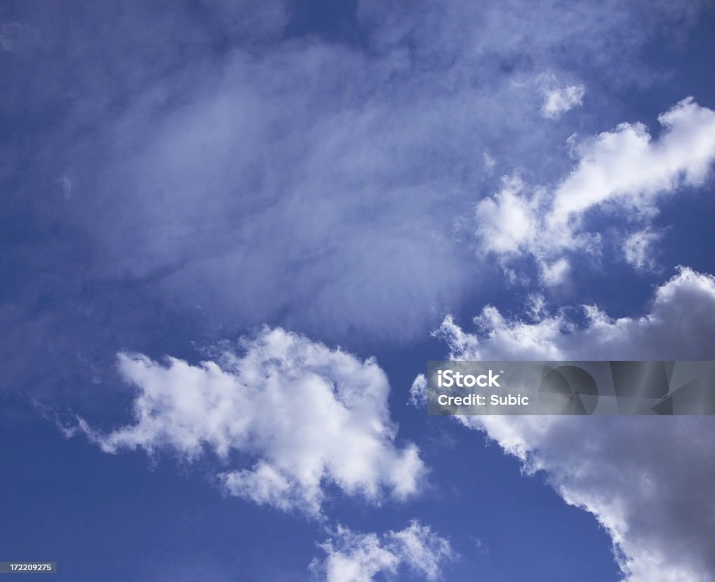 Céu azul com nuvens - Foto de stock de Azul royalty-free