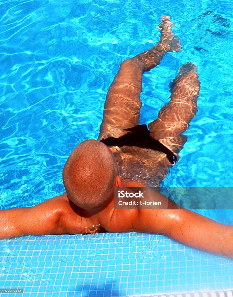 Hanging am Pool - Lizenzfrei Auf dem Wasser treiben Stock-Foto