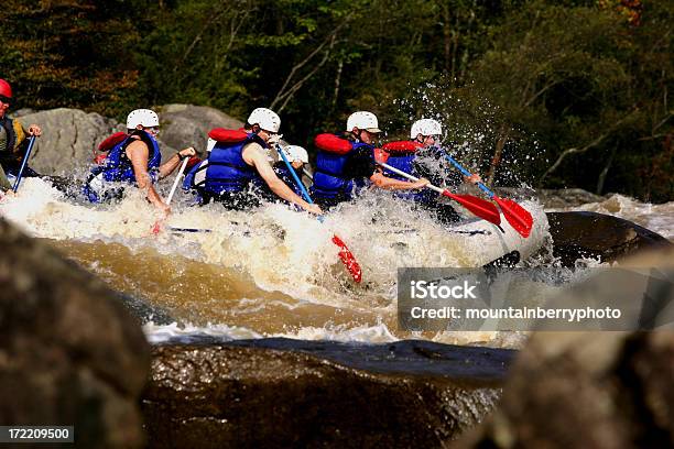 Rock Zattera - Fotografie stock e altre immagini di Acqua - Acqua, Ambientazione esterna, Andare in barchino