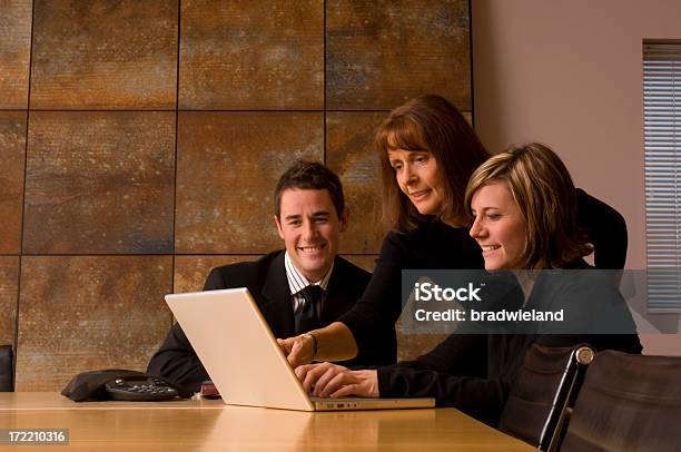Businessteam Stockfoto und mehr Bilder von Arbeiten - Arbeiten, Arbeitskollege, Arbeitsstätten