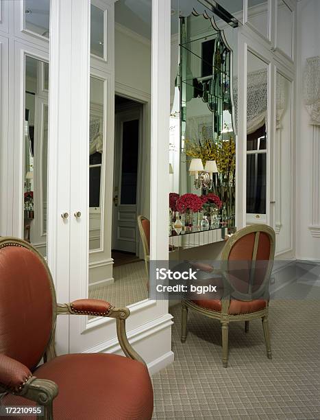 Elegante Specchio Da Toilette - Fotografie stock e altre immagini di Ampliamento di una casa - Ampliamento di una casa, Architettura, Bagno