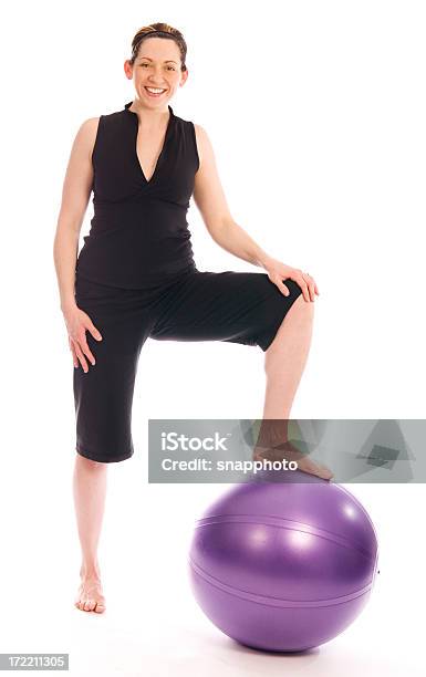 Fitness Gymnastikball Stockfoto und mehr Bilder von Aktiver Lebensstil - Aktiver Lebensstil, Ausrüstung und Geräte, Berühren