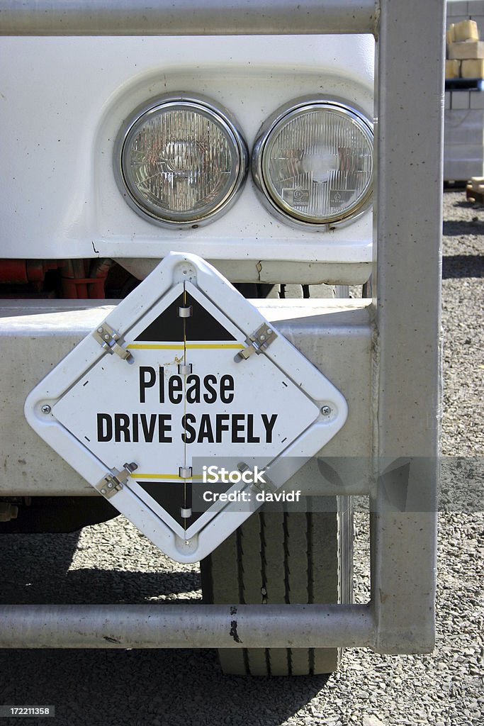 En automóvil de forma segura - Foto de stock de Camión articulado libre de derechos