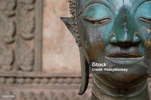 Pátina Buda Estatua De Bronce Con Los Ojos Cerrados Foto de stock y más banco de imágenes de Buda