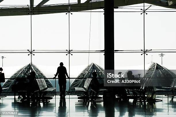 Aeroporto De Viagens - Fotografias de stock e mais imagens de Aeroporto - Aeroporto, Andar, Arquitetura