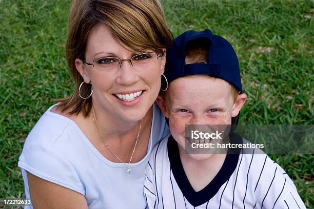 구슬눈꼬리 및 Son 스포츠 유니폼에 대한 스톡 사진 및 기타 이미지 - 스포츠 유니폼, 아이, 어머니