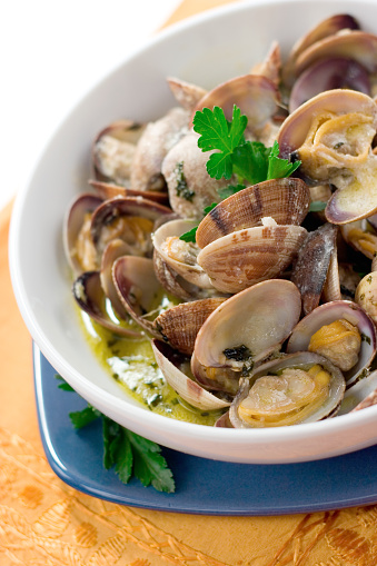Delcious manila clams in a rich garlic broth.  Shallow dof