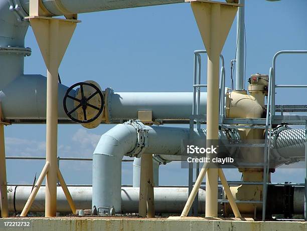 産業用ブルースカイ鉱山 - 下水処理場のストックフォトや画像を多数ご用意 - 下水処理場, 管, 産業