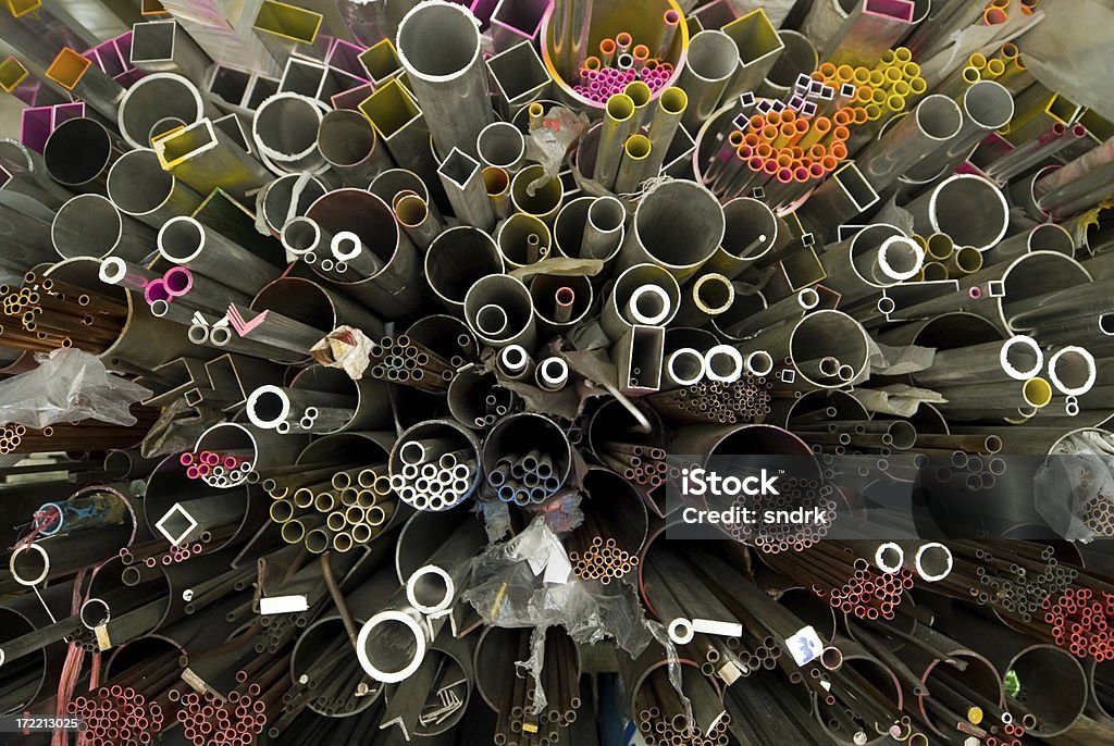 Tubos con extremos de color - Foto de stock de Perspectiva en disminución libre de derechos