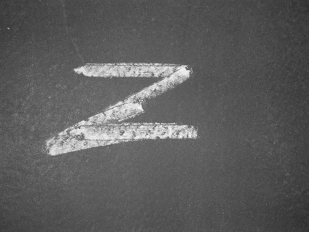 alfabeto-z-chalk - blackboard letter letterform writing - fotografias e filmes do acervo