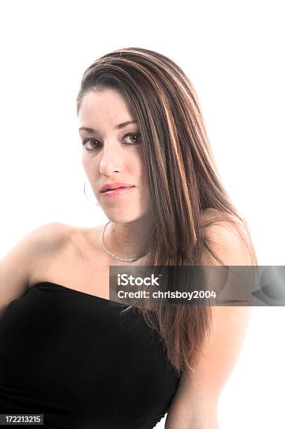 Weibliche Modell In Schwarzen Kleid Posieren Für Die Kamera Stockfoto und mehr Bilder von 16-17 Jahre