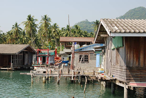 aldeia de pescador - gangplank imagens e fotografias de stock