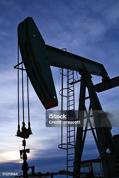 Pumpjack 대해 블루 가솔린에 대한 스톡 사진 및 기타 이미지 - 가솔린, 강철, 건축물