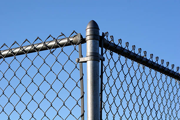 istock Corner of a fence 172213627