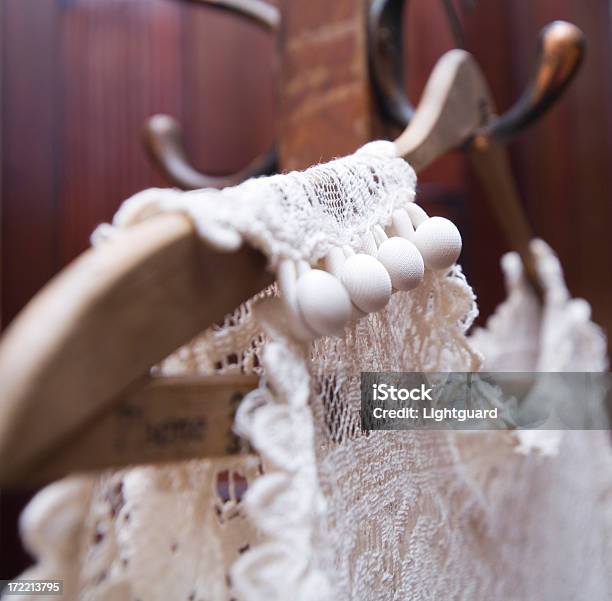 Wunderschönen Knöpfen Om Hochzeit Kleid Mit Vintagespitze Stockfoto und mehr Bilder von Altertümlich