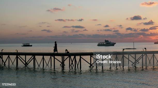 Photo libre de droit de La Jetée banque d'images et plus d'images libres de droit de Coucher de soleil - Coucher de soleil, Crépuscule, Destination de voyage