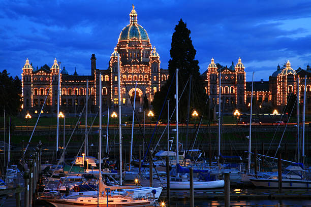 istock Spring Evening Victoria Harbour With Parliament Buildings 172214079