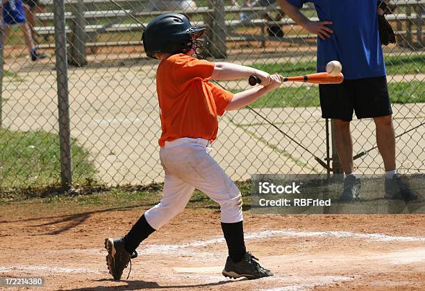 Battitore - Fotografie stock e altre immagini di Bambini maschi - Bambini maschi, Bambino, Baseball