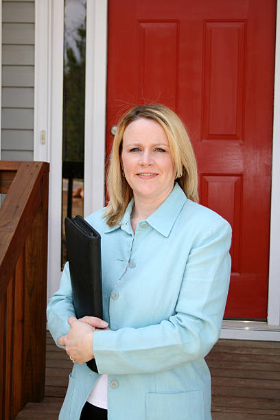 istock Businesswoman outside 172214719