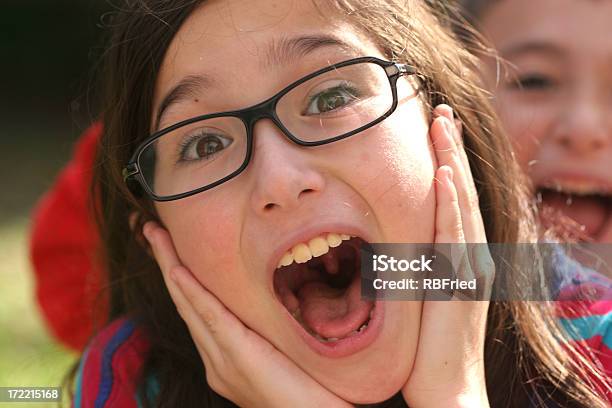 Crazy Per Bambini - Fotografie stock e altre immagini di Bambine femmine - Bambine femmine, Gridare, Strillare