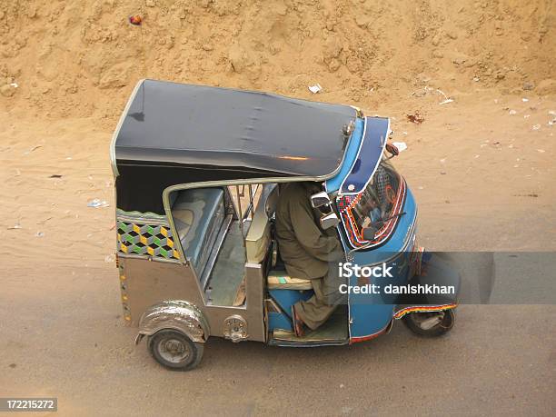 Foto de Riquixá e mais fotos de stock de Auto-Rickshaws - Auto-Rickshaws, Barulho, Carro