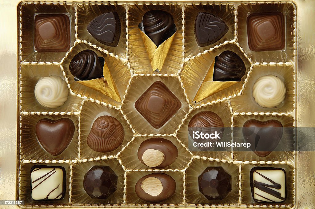 Ouvrir la boîte de chocolats - Photo de Boîte libre de droits