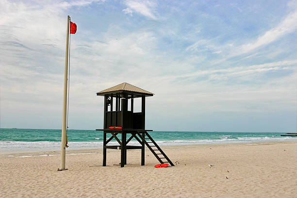 salvavidas tower, dubai, jumeirah beach - jumeirah beach hotel fotos fotografías e imágenes de stock