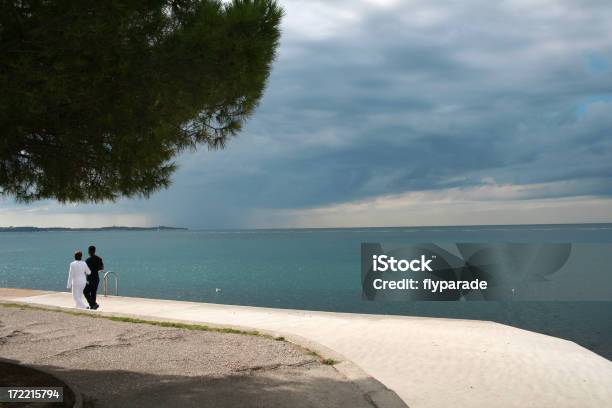 Pie Junto Al Mar Foto de stock y más banco de imágenes de Actividad - Actividad, Adulto, Adulto joven