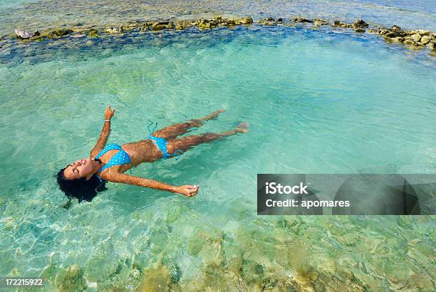 Relaxar Em Uma Piscina Natural - Fotografias de stock e mais imagens de Acampamento de Férias - Acampamento de Férias, Adulto, Areia