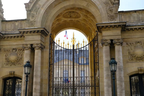 официальная резиденция президента франции. - elysee palace стоковые фото и изображения