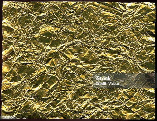 Pomarszczony Gold - zdjęcia stockowe i więcej obrazów Pognieciony papier - Pognieciony papier, Złoto - metal, Złoty - Kolory