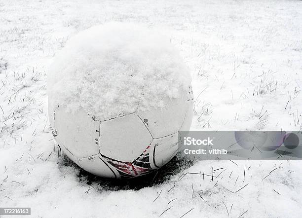 Futebol Na Neve - Fotografias de stock e mais imagens de Bola de Futebol - Bola de Futebol, Futebol, Neve
