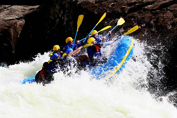 der rock - rafting rapid white water atlanta whitewater boating stock-fotos und bilder