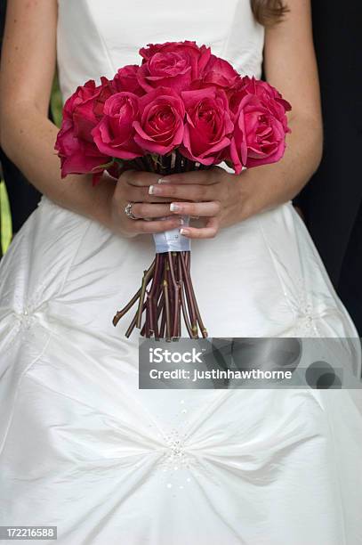 Diseñador Novia Foto de stock y más banco de imágenes de Agarrar - Agarrar, Amor - Sentimiento, Arreglo