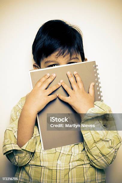 Foto de Medo Da Escola De Forma Cruel e mais fotos de stock de Aluno de Jardim de Infância - Aluno de Jardim de Infância, Assédio, Confusão