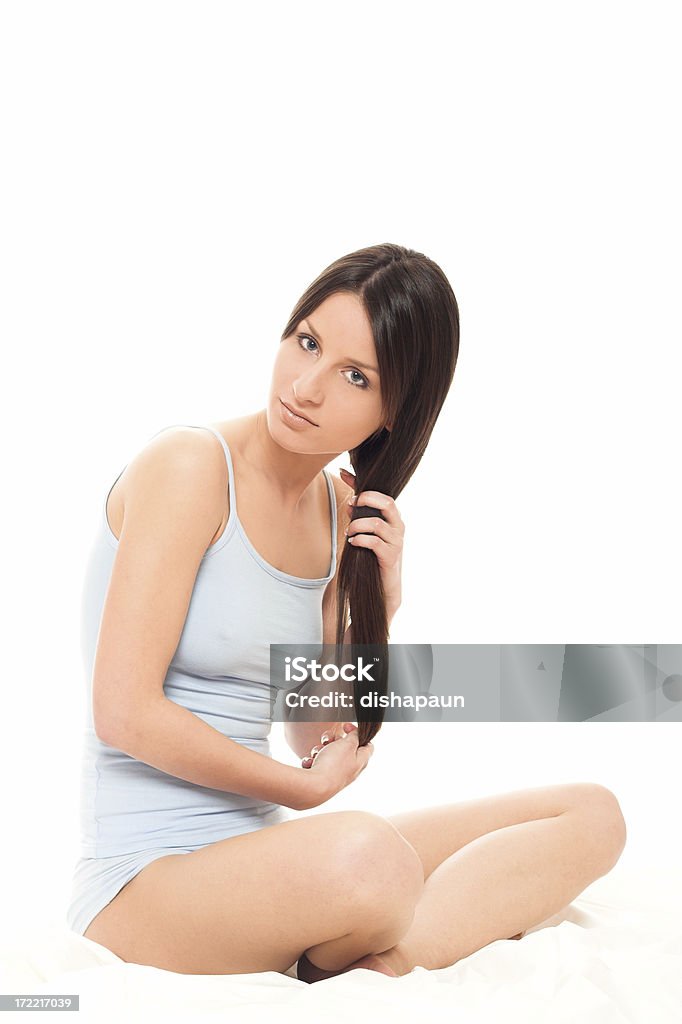Belle jeune brunette avec Cheveux longs - Photo de Adulte libre de droits