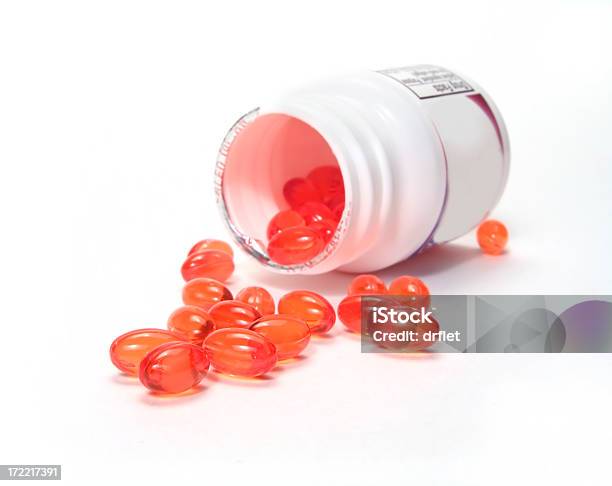 Bottiglia Di Pillole Rosso - Fotografie stock e altre immagini di Barattolo di vetro - Barattolo di vetro, Bottiglia, Capsula