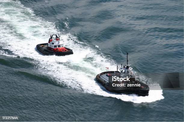 Tugboats Кто Спешит — стоковые фотографии и другие картинки Без людей - Без людей, Береговая линия, Бизнес