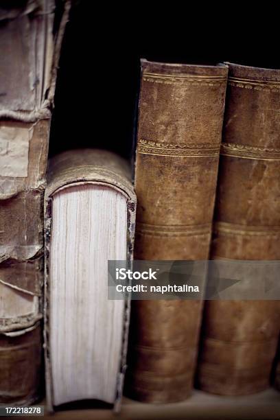 Foto de Velho Livro Lado e mais fotos de stock de Acabado - Acabado, Amontoamento, Antigo