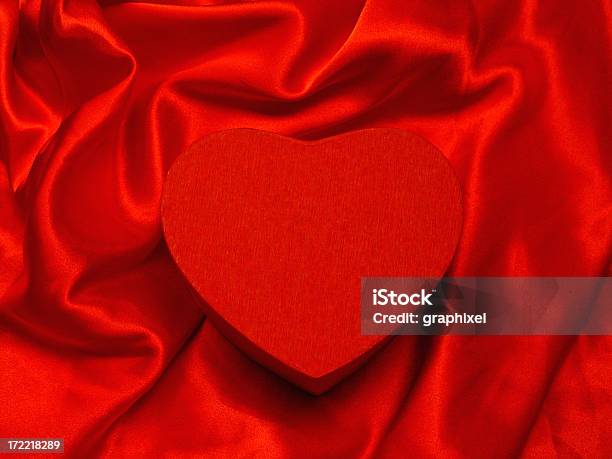 Caixa Em Forma De Coração Vermelho - Fotografias de stock e mais imagens de Amor - Amor, Caixa, Cetim