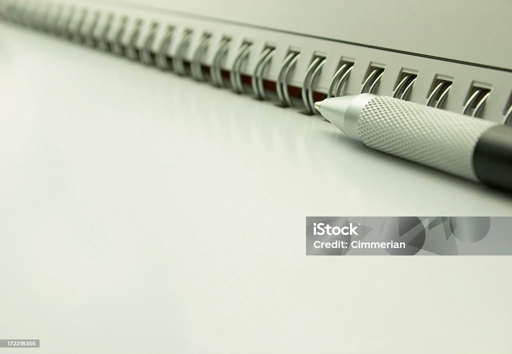 Notizbuch mit Stift - Lizenzfrei Grau Stock-Foto