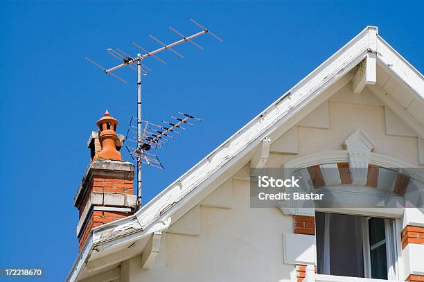 En El Último Piso Foto de stock y más banco de imágenes de Antena - Parte del cuerpo animal - Antena - Parte del cuerpo animal, Tecnología, Tejado