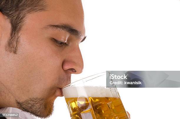 Cerveja E Homem - Fotografias de stock e mais imagens de Cerveja - Cerveja, Face Humana, Provar