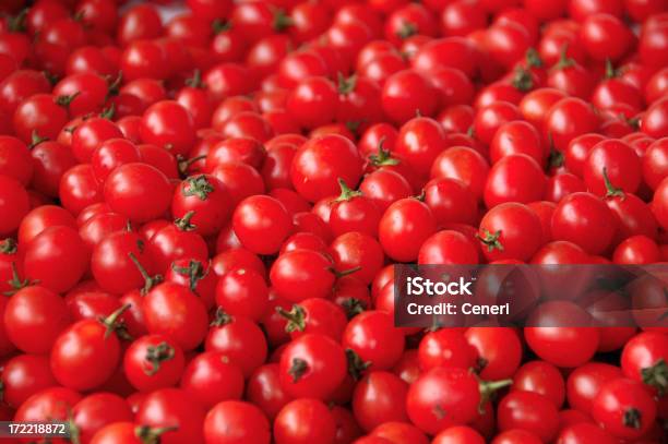Fundo Vermelho Tomate Cereja - Fotografias de stock e mais imagens de Tomate - Tomate, Amontoar, Círculo