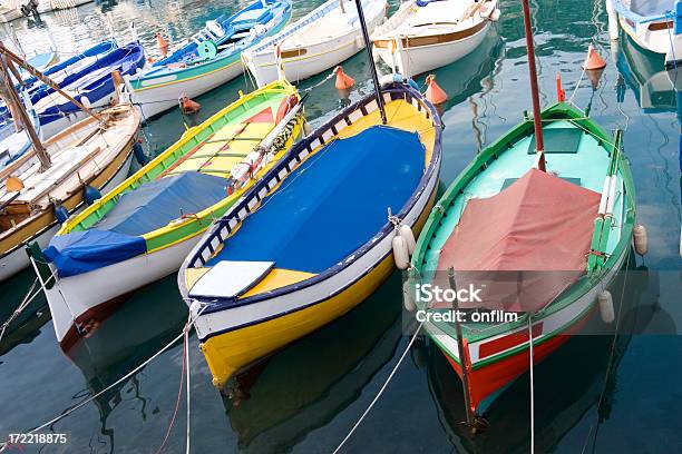Barche Da Pesca - Fotografie stock e altre immagini di Acqua - Acqua, Ambientazione tranquilla, Ancorato