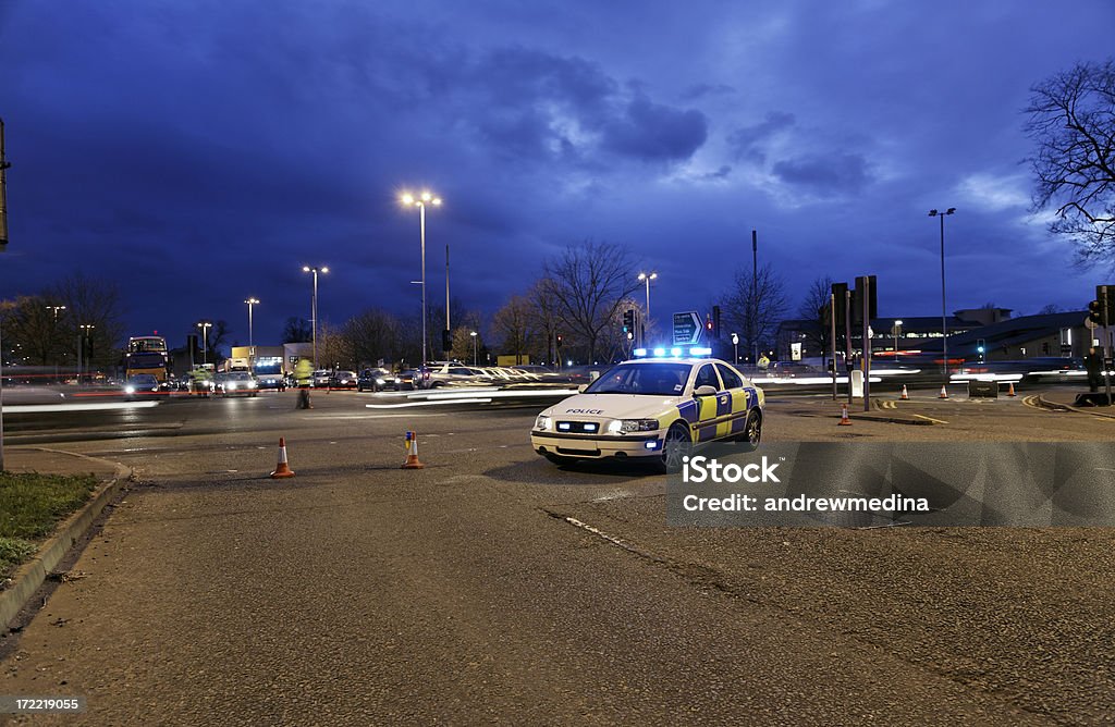 Barricada policía por la noche. Más información a continuación. - Foto de stock de Reino Unido libre de derechos