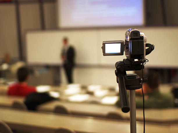 seminário de negócios - presentation education event projection equipment focus on foreground - fotografias e filmes do acervo
