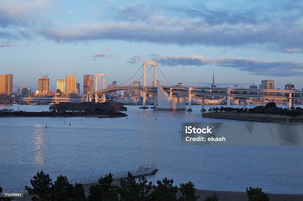 Ponte di arcobaleno di Tokyo & Skyline all'alba - Foto stock royalty-free di Ambientazione esterna