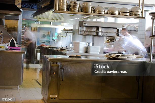 Foto de Trabalhando e mais fotos de stock de Cozinha comercial - Cozinha comercial, Limpar - Atividade Móvel, Serviço