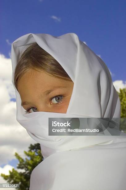 Überdachte Mädchen 2 Stockfoto und mehr Bilder von Ein Mädchen allein - Ein Mädchen allein, Eine Person, Europäischer Abstammung